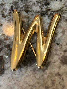 Last chance! Gold Letter 'W' Brooch Pin